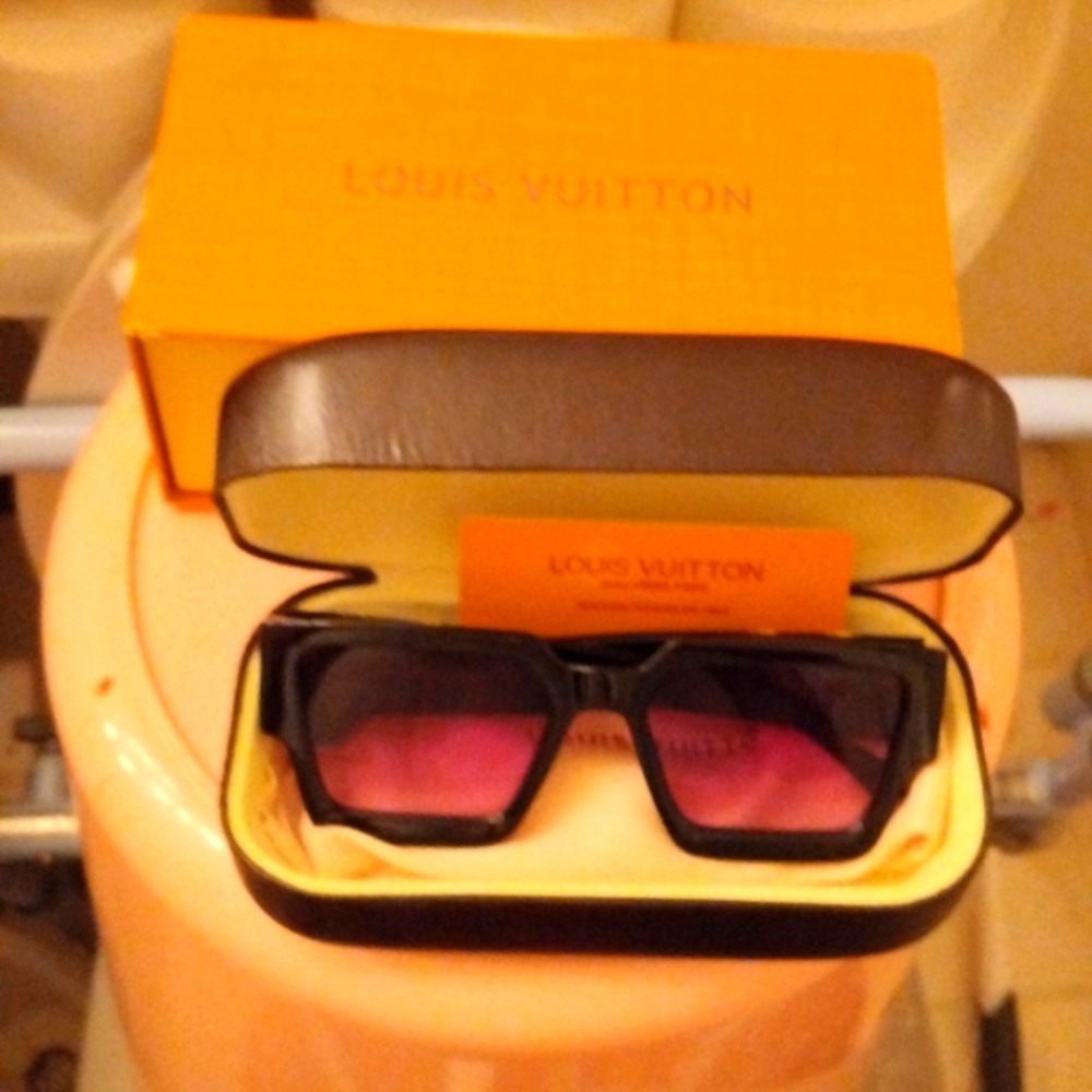 Authentic without tag attached new unisex Louis Vuitton sunglasses sunglasses.